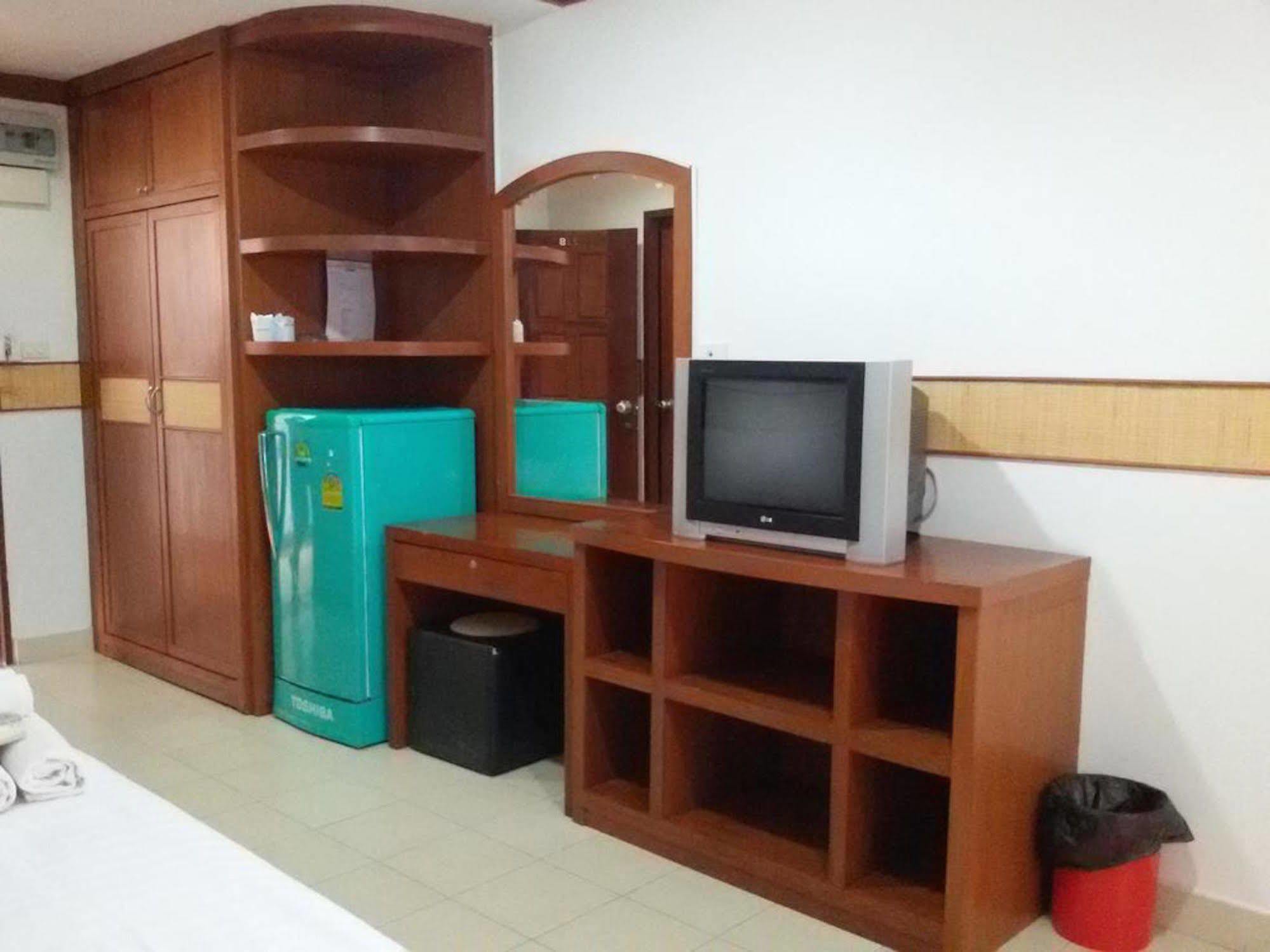 รัฐกิจ แมนชั่น Aparthotel Pattaya ภายนอก รูปภาพ